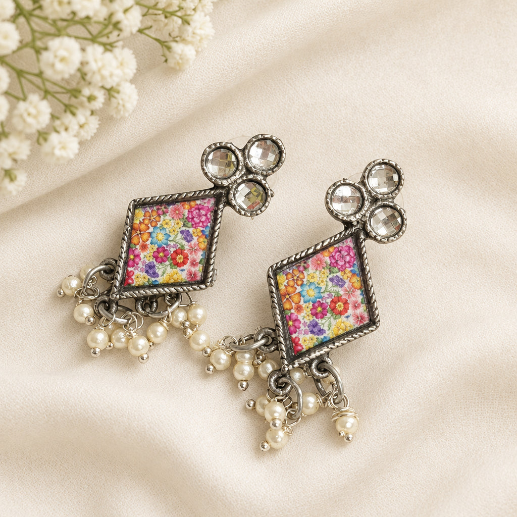 Phool Picture earrings