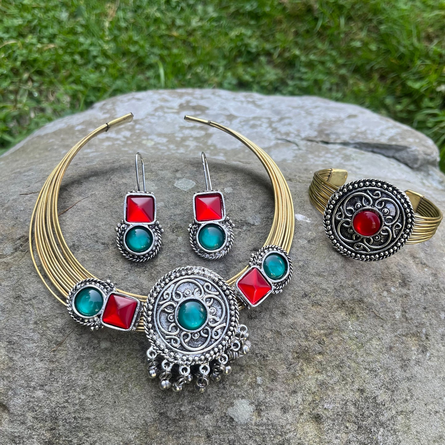 Hasli set with Bracelet