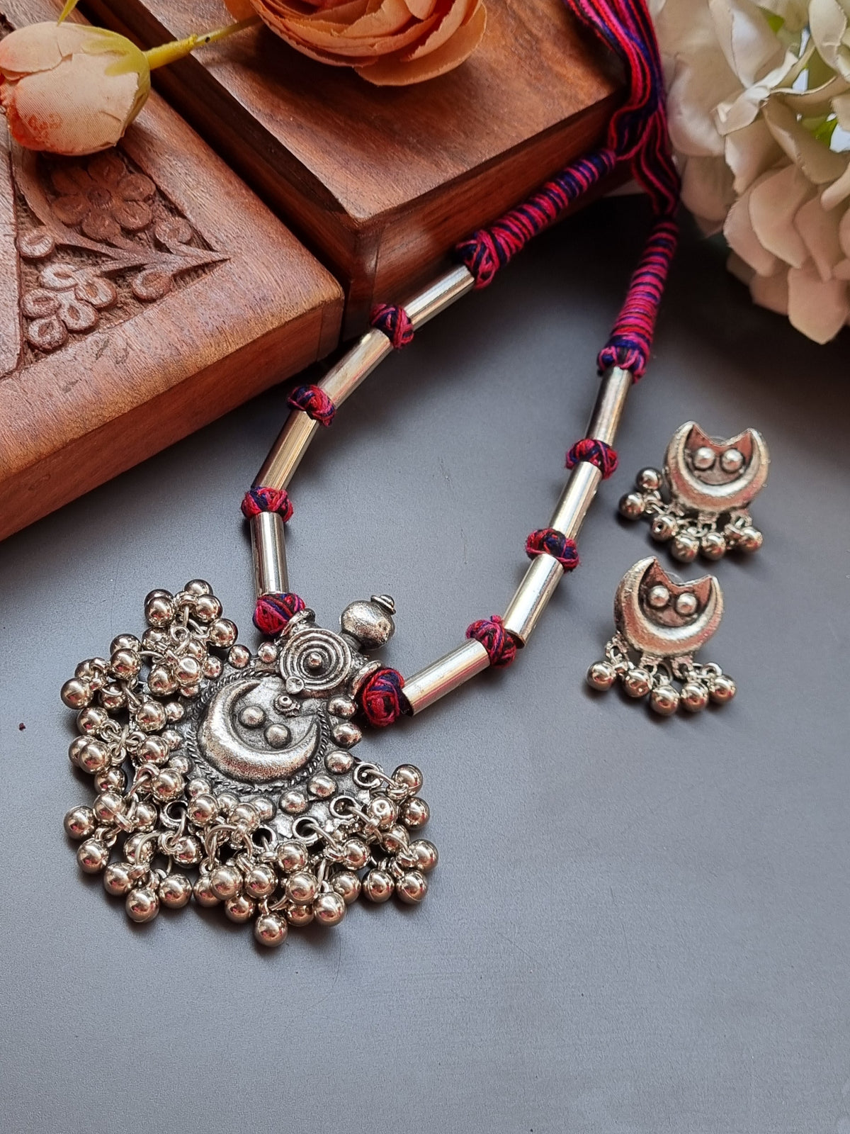 Kareena thread necklace set