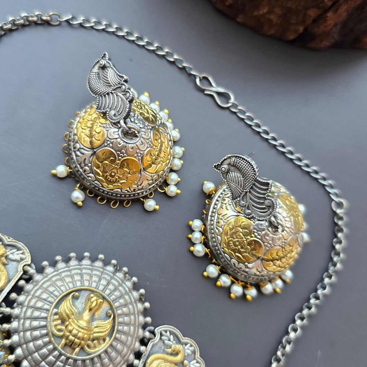 Jatayu Dual Tone Choker Set