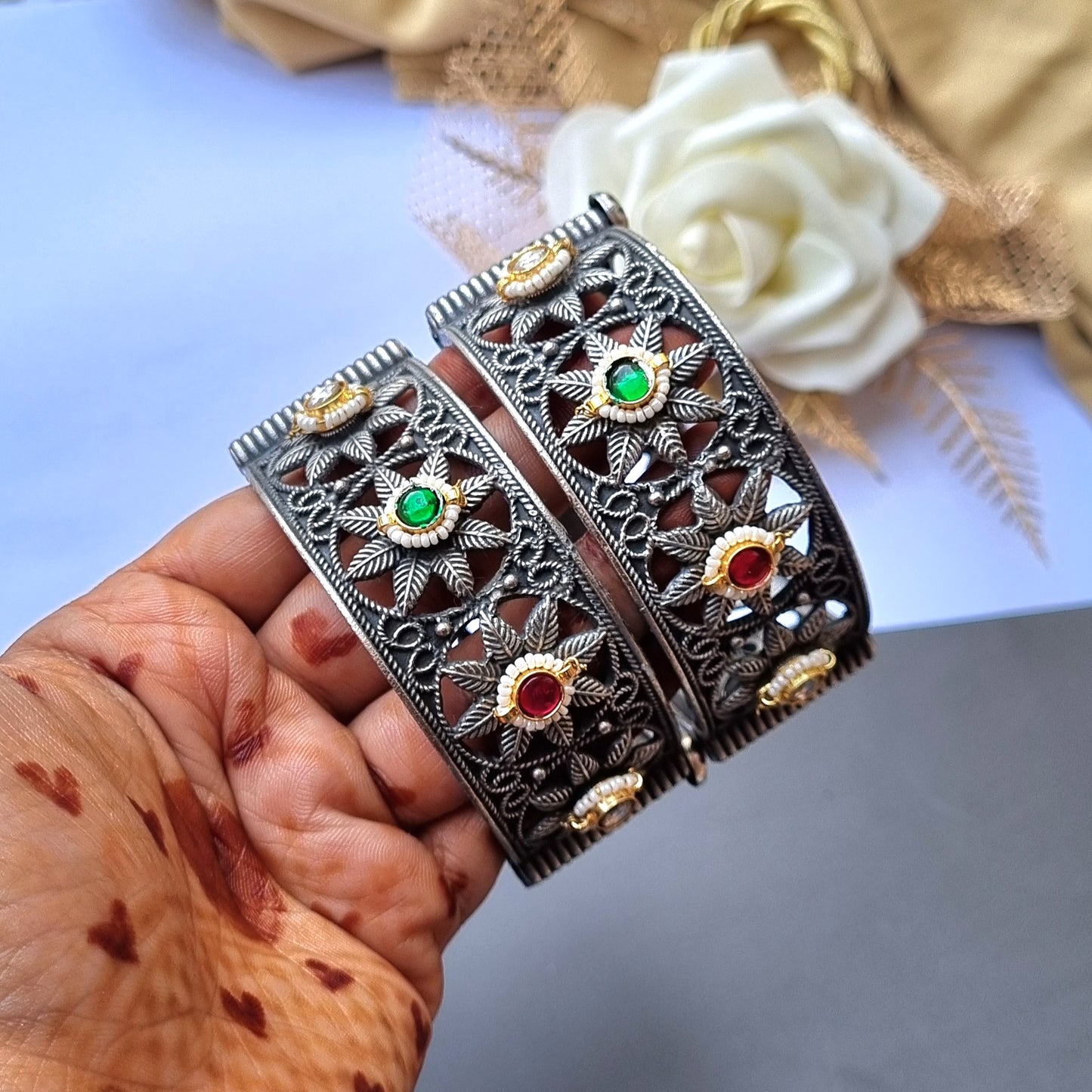 Pachi kundan Phool Brass Kada