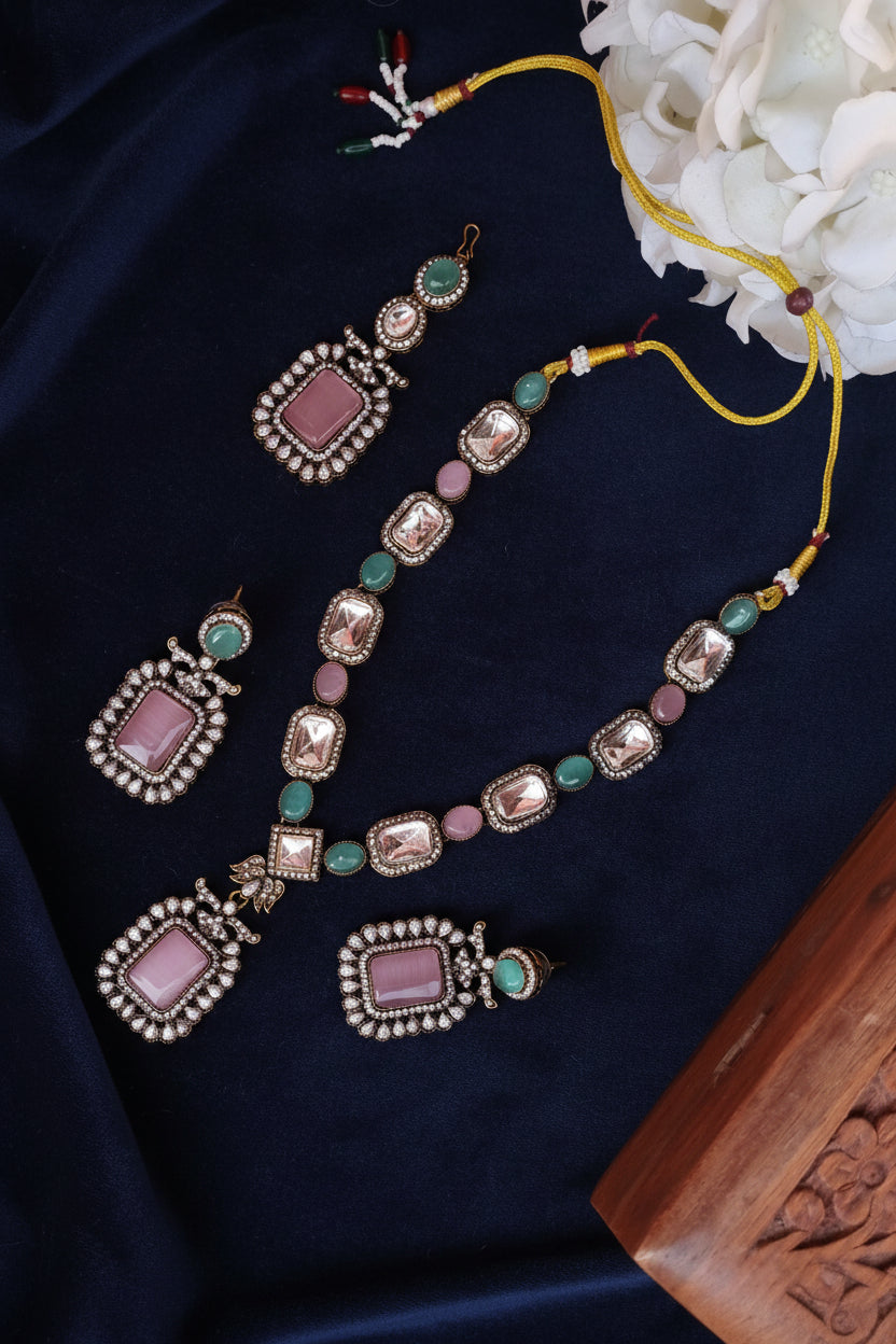 Victorian Kundan Necklace Set + Mangtika