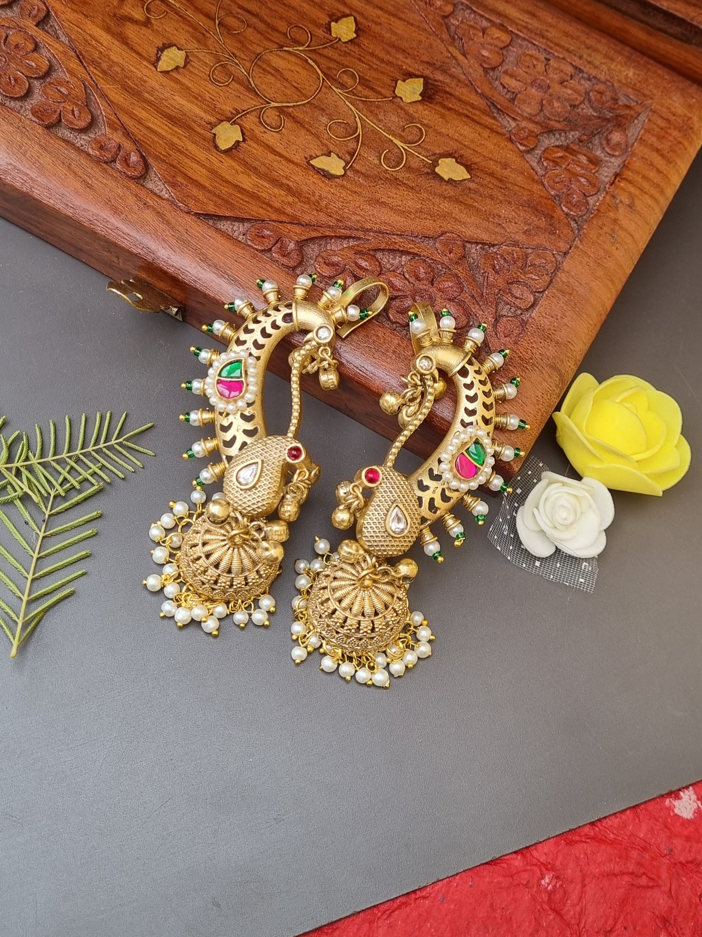 Kyna Golden Pachi Kundan Kaanphool/ Earcuffs