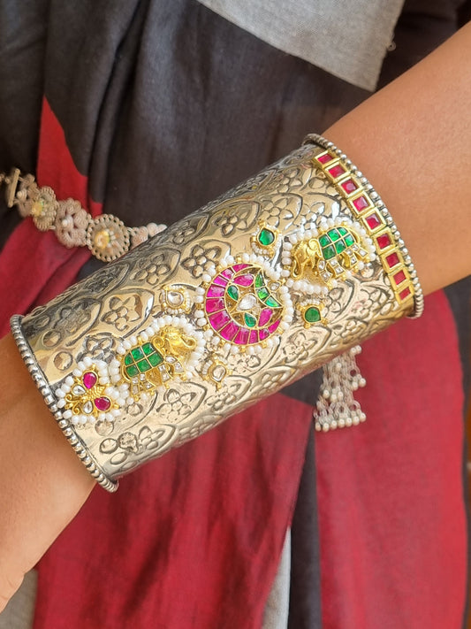 Pachi Kundan Brass Handcuff
