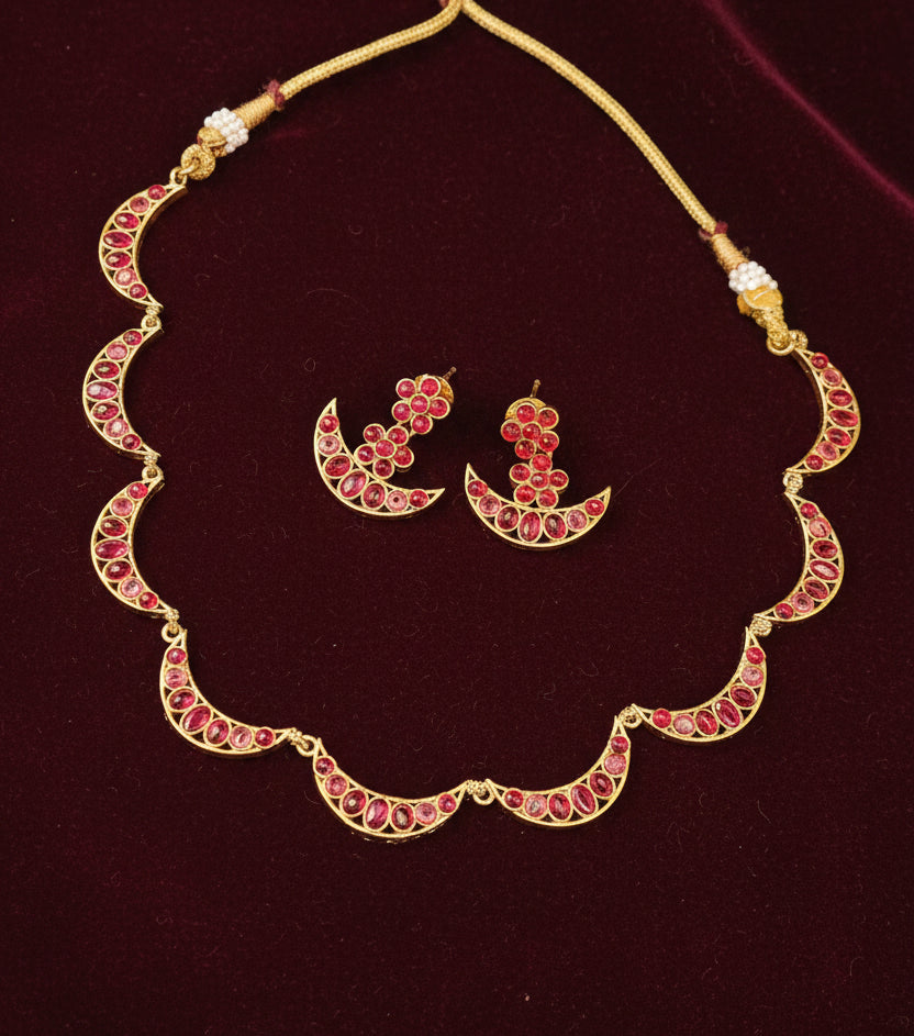 Golden Pachi Kundan Sleek Necklace Set