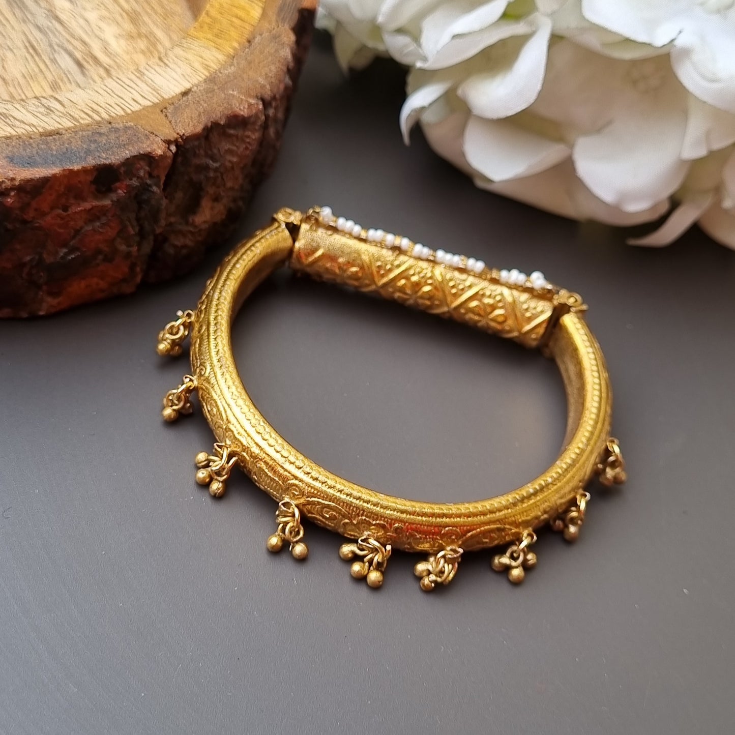 Pachi kundan Statement Golden Kada/Bracelet