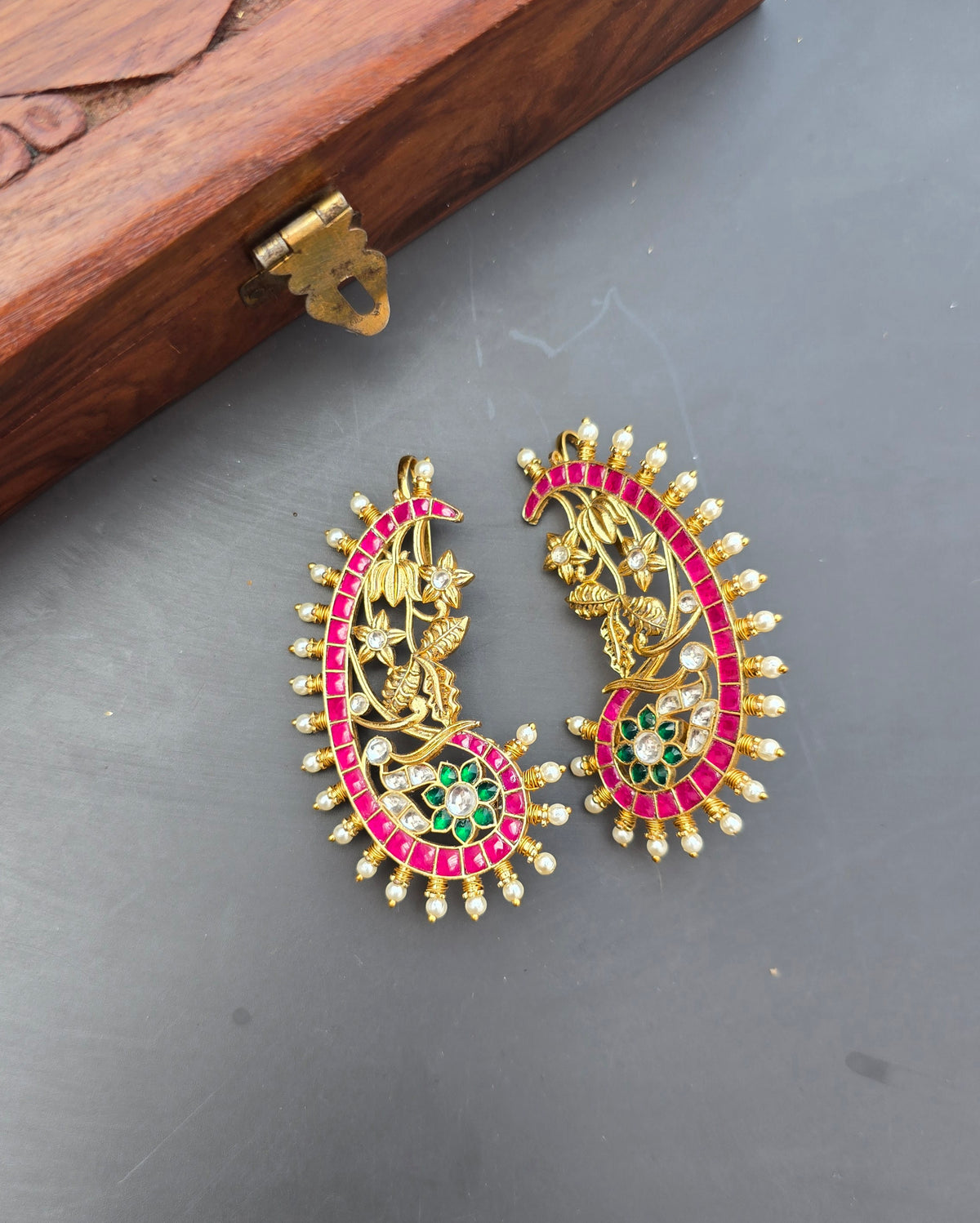 Pachi Kundan Golden Earcuff