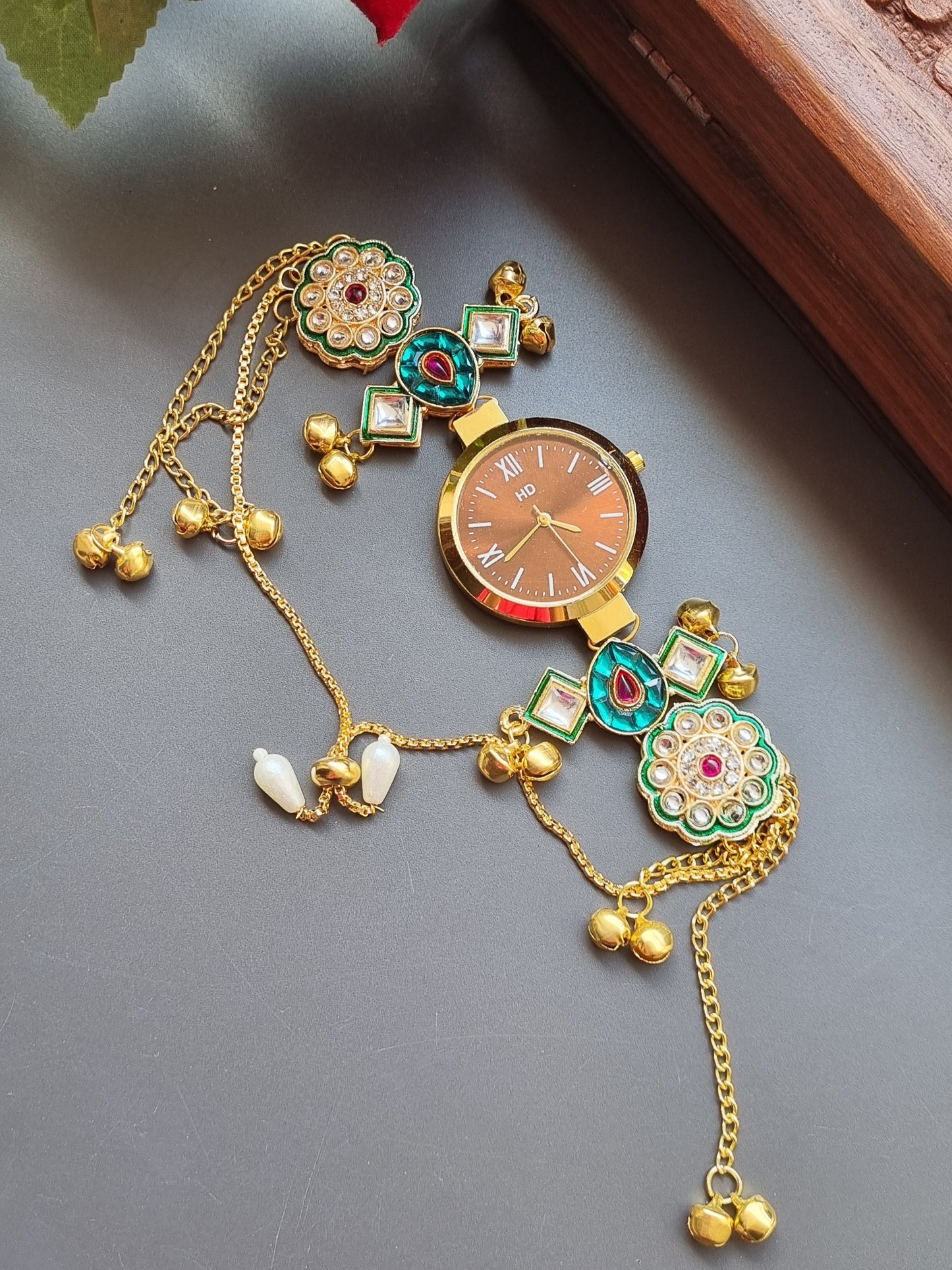 Kundan Kashmiri watch