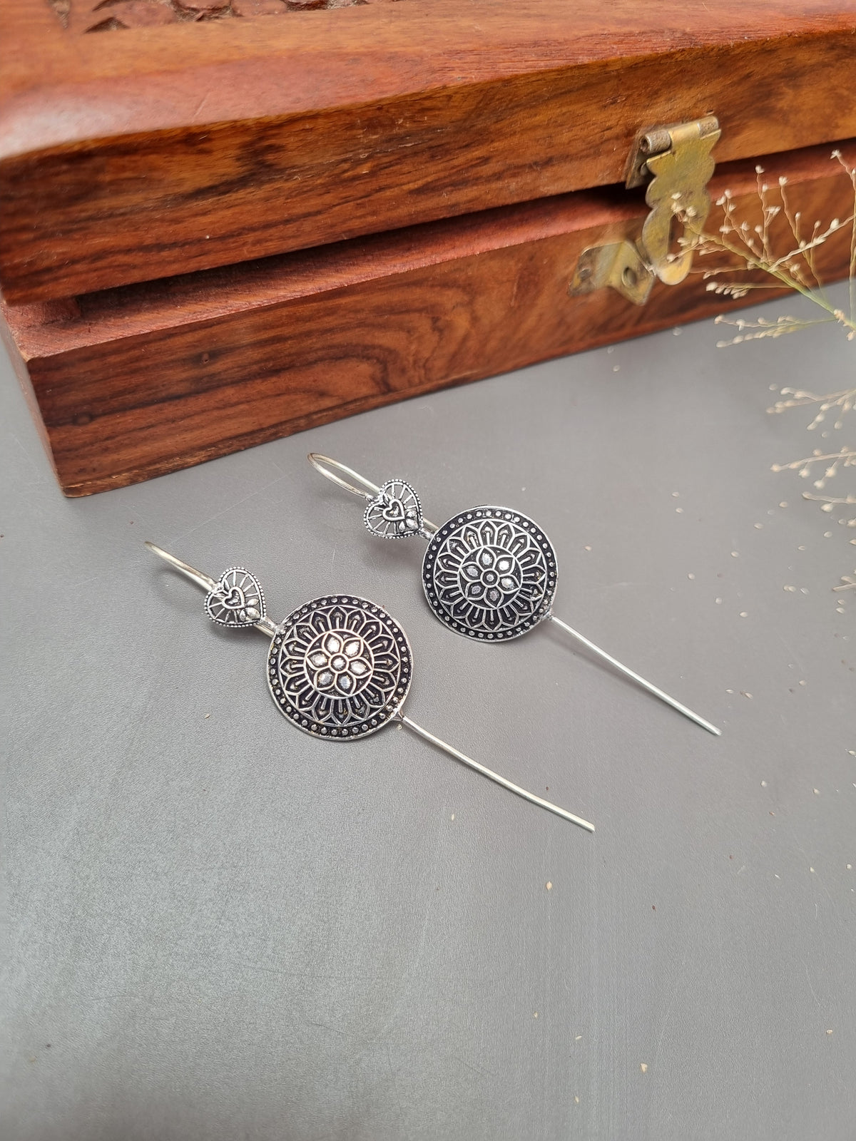 Pin Bugadi Earcuffs