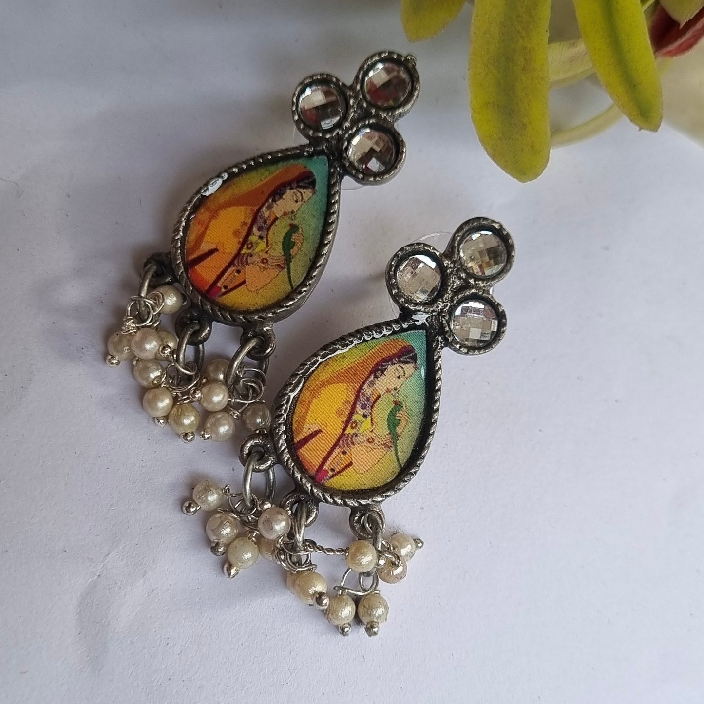 Mumtaz Small Picture earrings