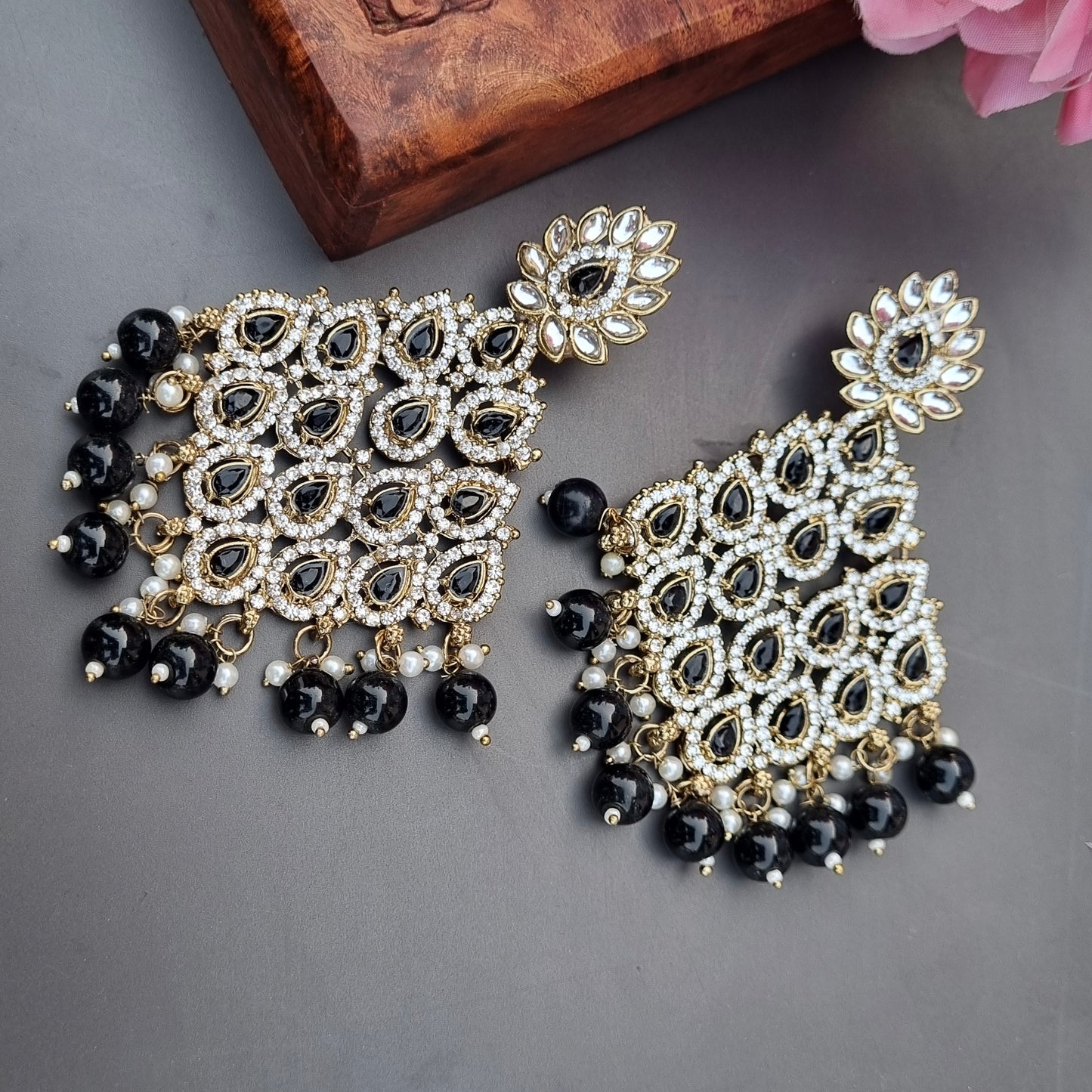 Pakhi Chandbalis - Black