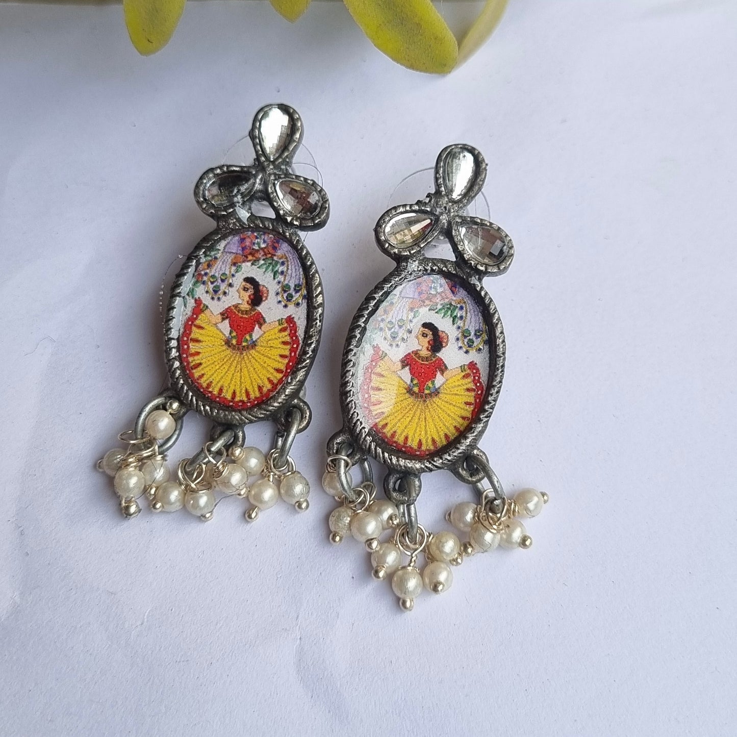 Lady Small Picture earrings