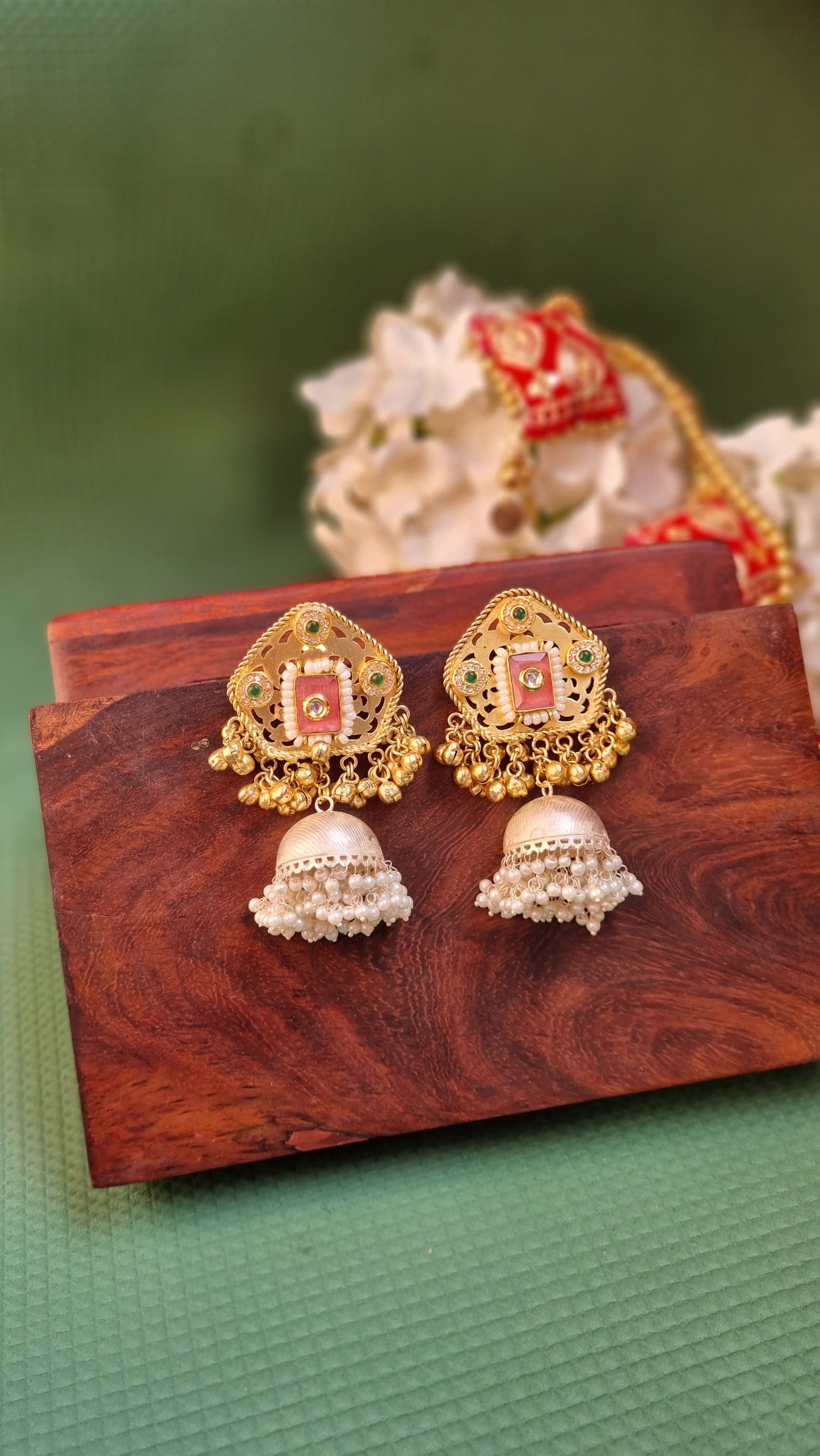 Dual tone statement jhumka