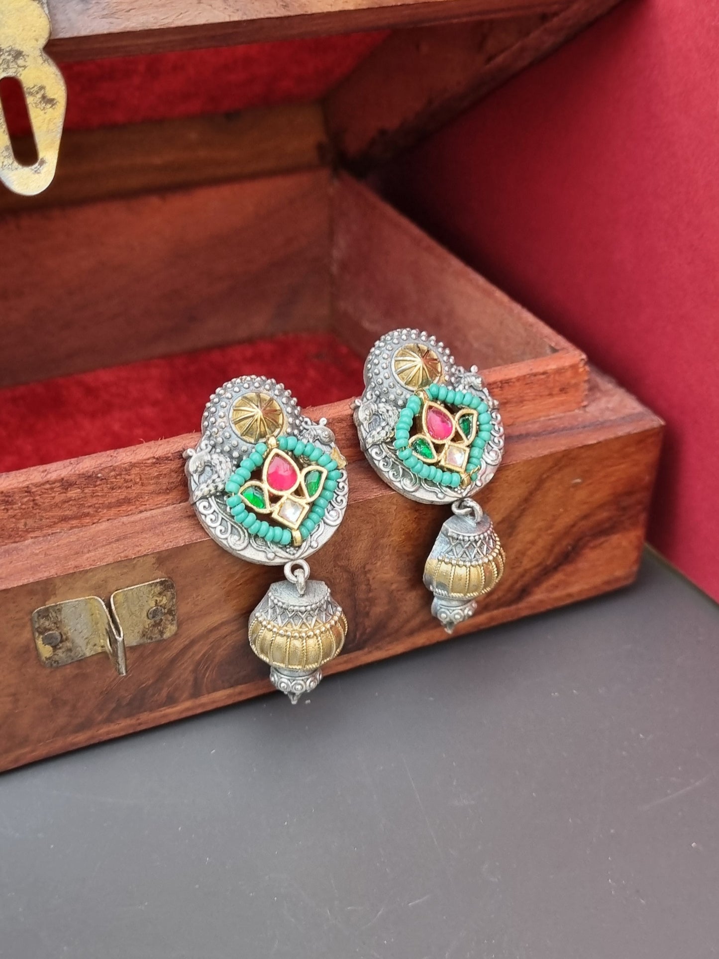 Areeba Dual tone Pachi Kundan Earrings