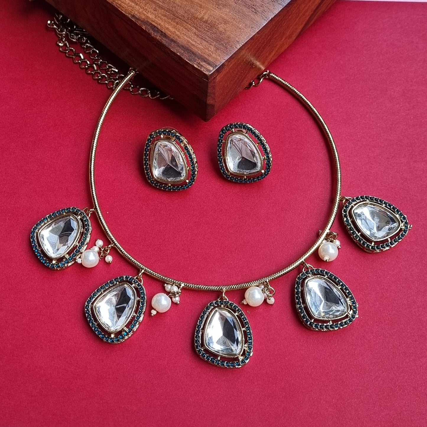 Green stone Kundan hasli set