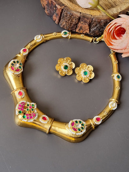 Fusion Pachi Kundan golden Hasli Set