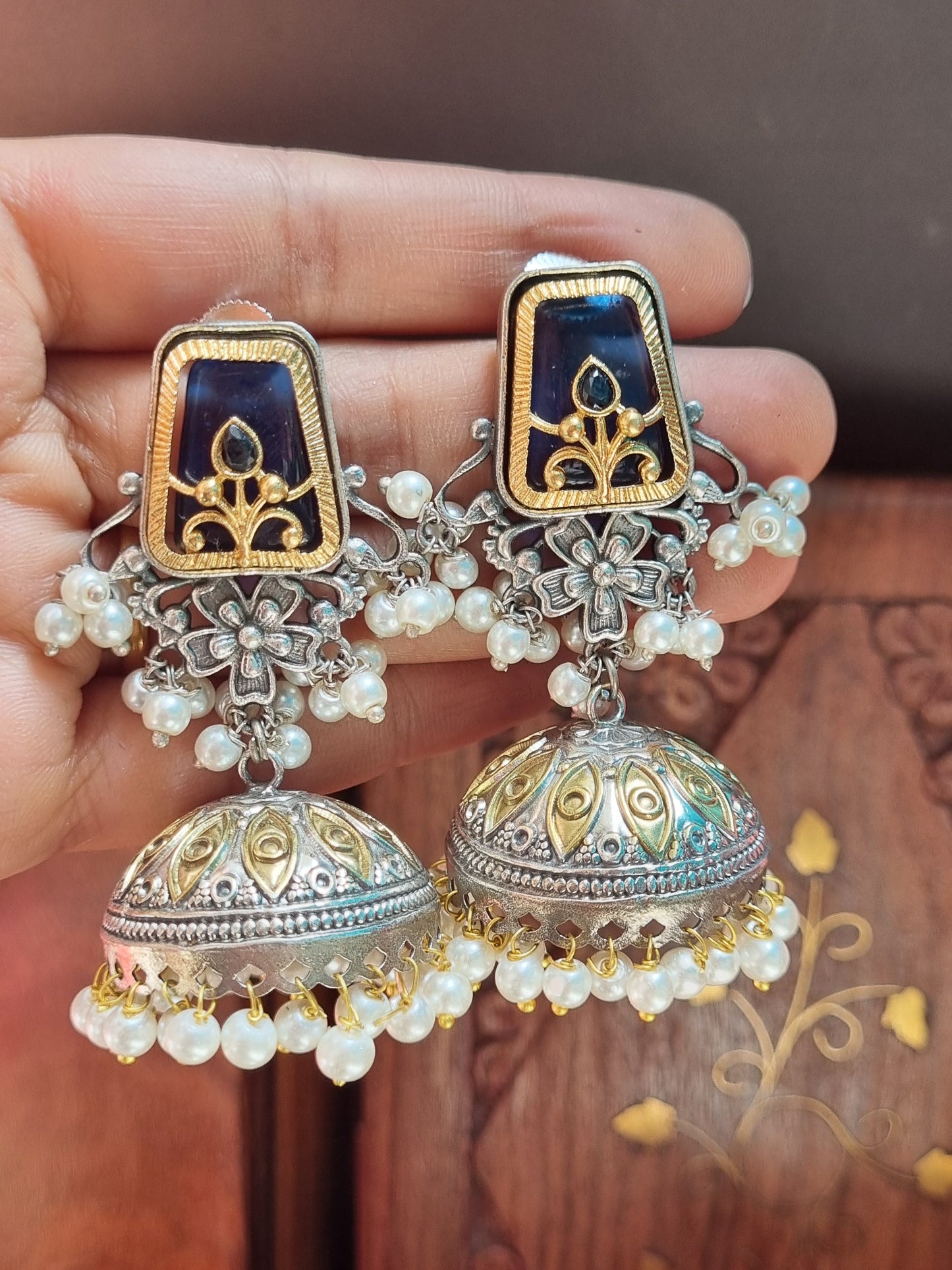 Munaar Dual tone Brass Jhumka