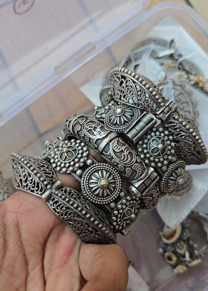 Suku Brass stack