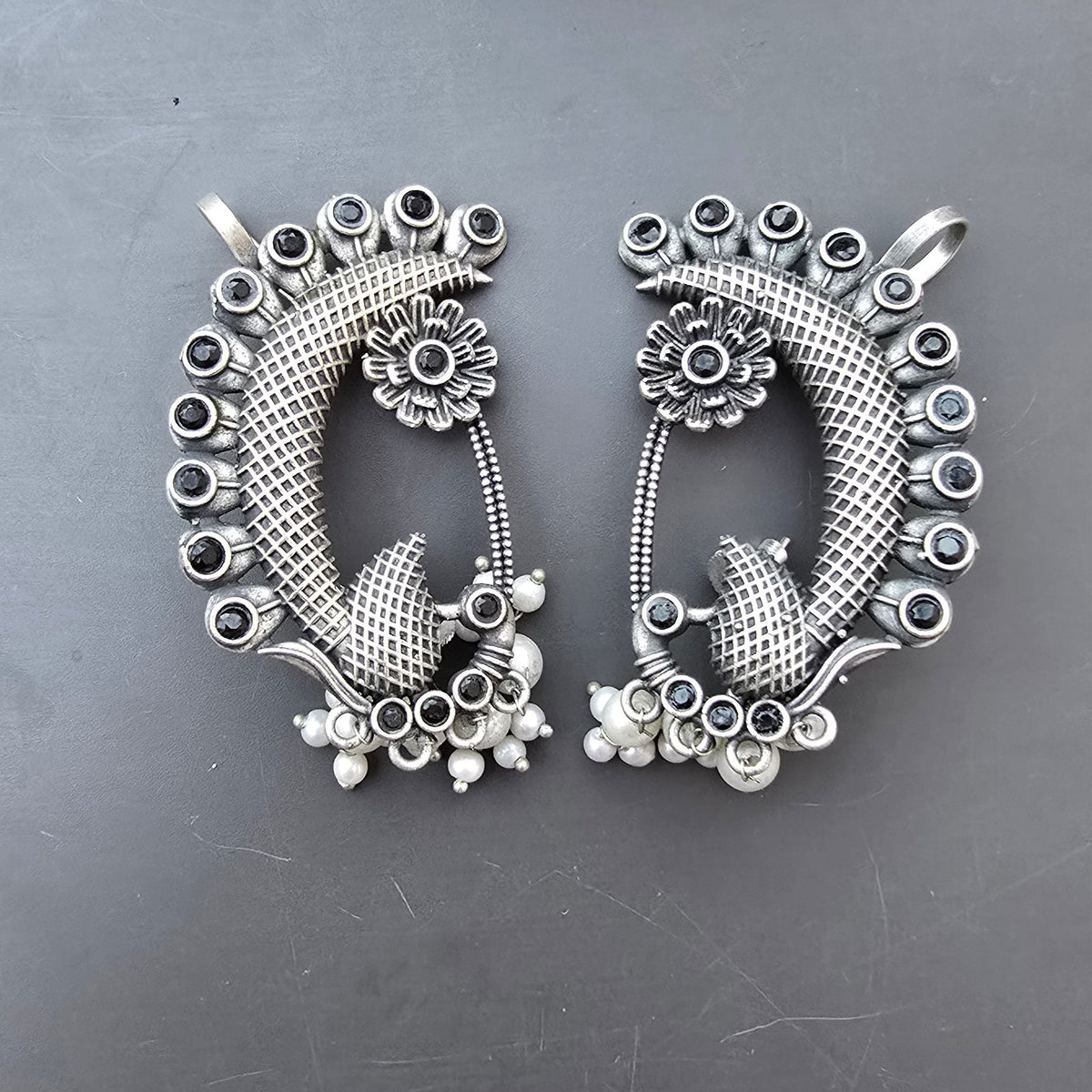 Statement earcuff