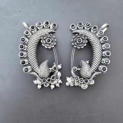 Statement earcuff