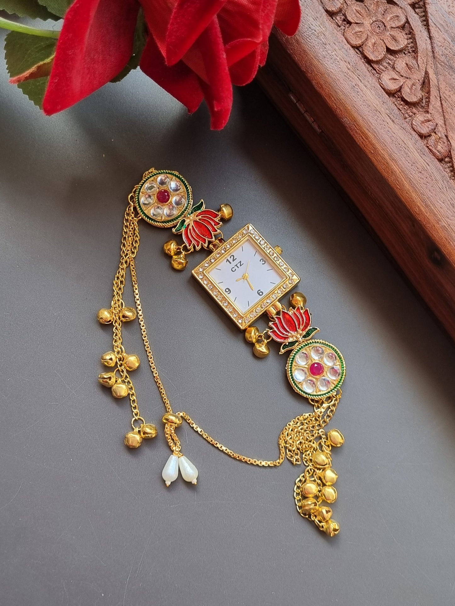 Kundan Kashmiri watch