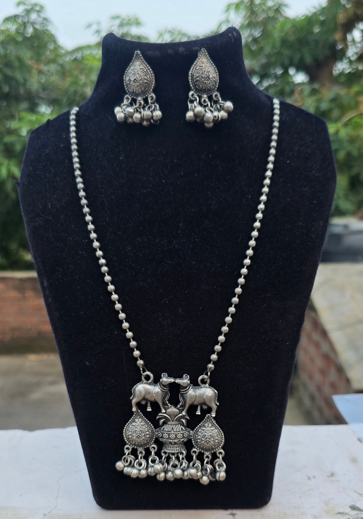 Nandi Pendant Set