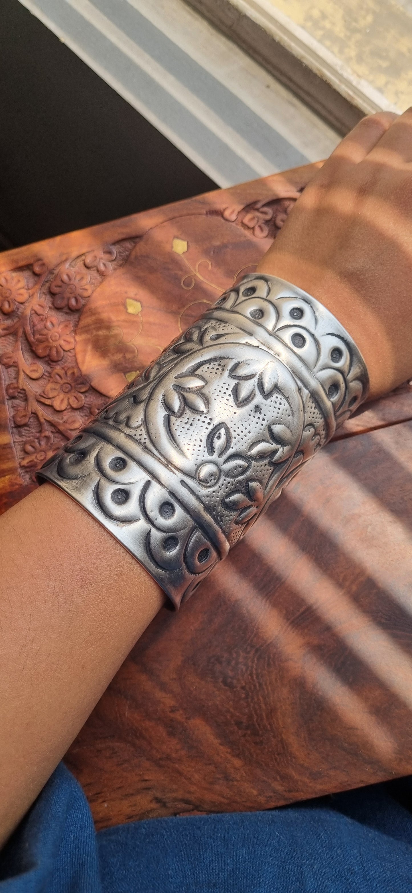 Adjustable handcuff
