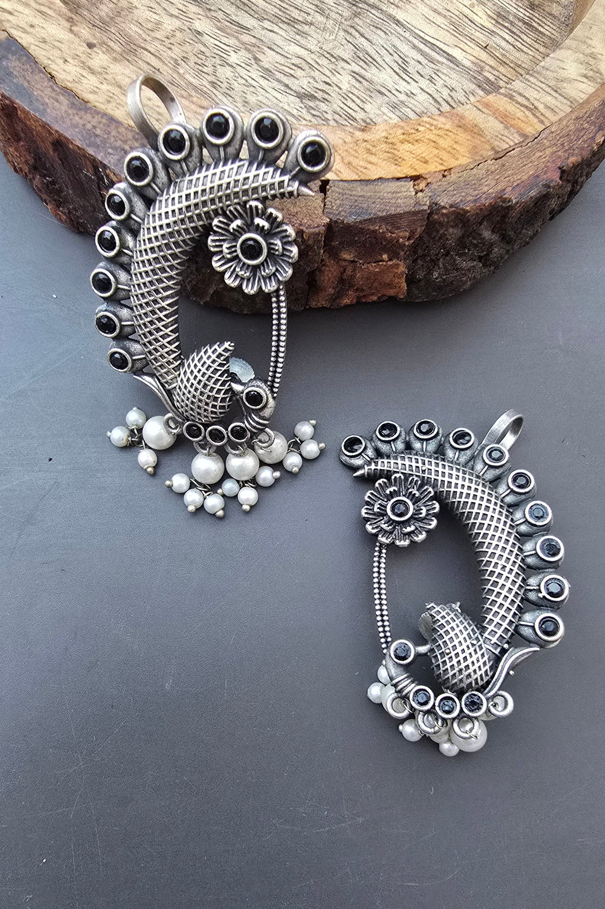 Statement earcuff