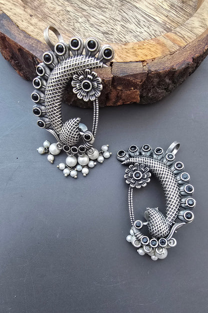 Statement earcuff