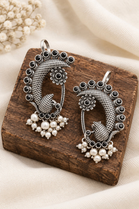 Statement earcuff