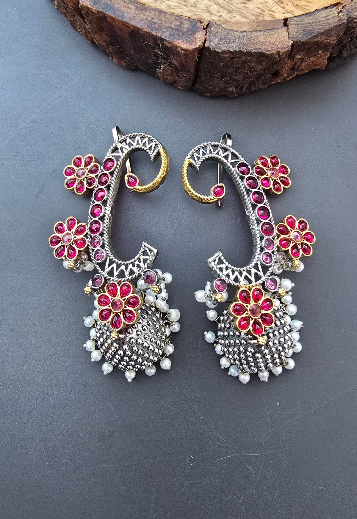 Dual tone Stone Earcuff