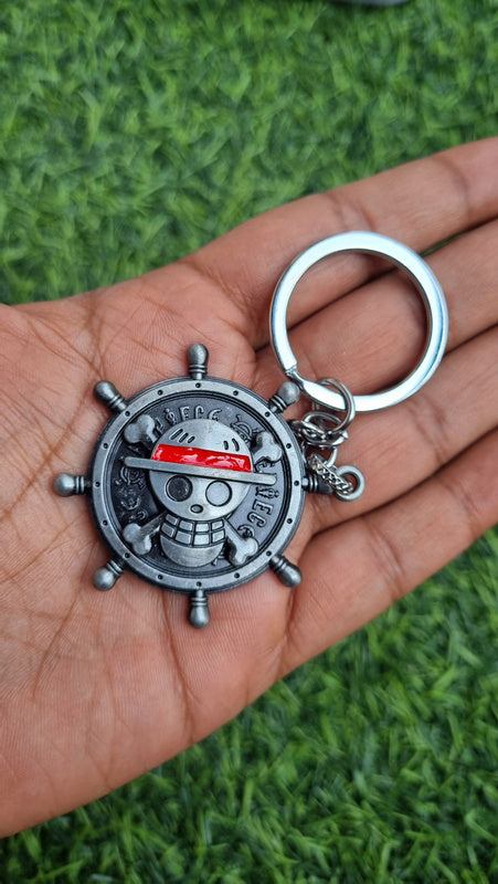 One-piece skull spinner keychain