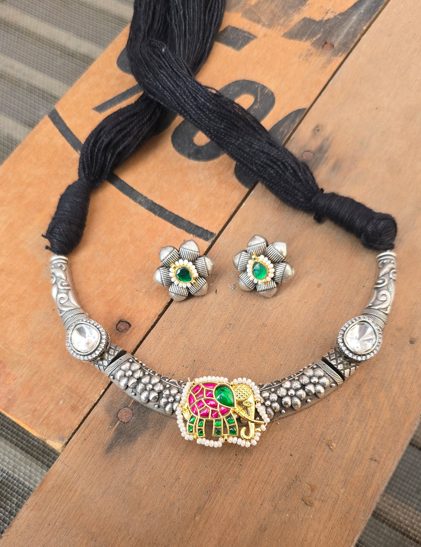 Pachi Kundan Brass Hasli Set