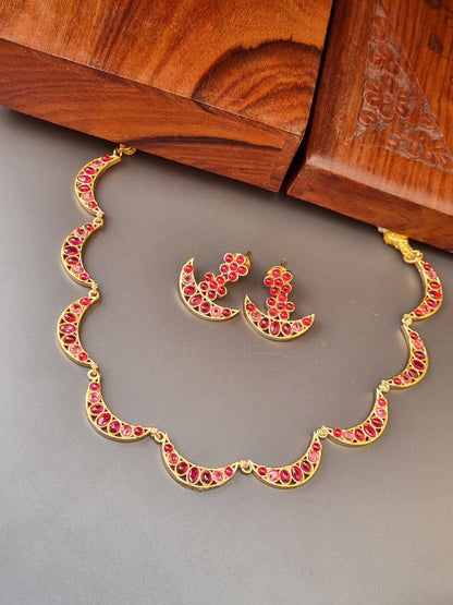 Golden Pachi Kundan Sleek Necklace Set