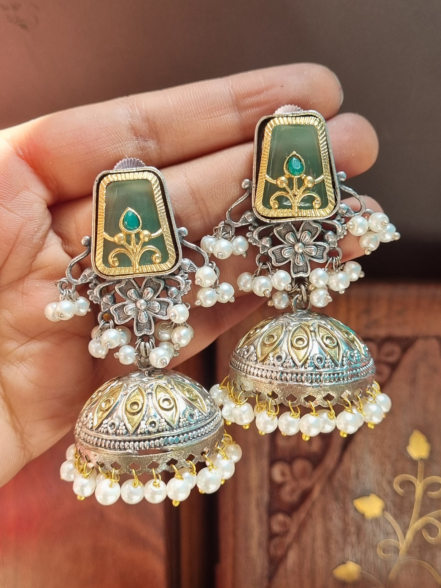 Munaar Dual tone Brass Jhumka