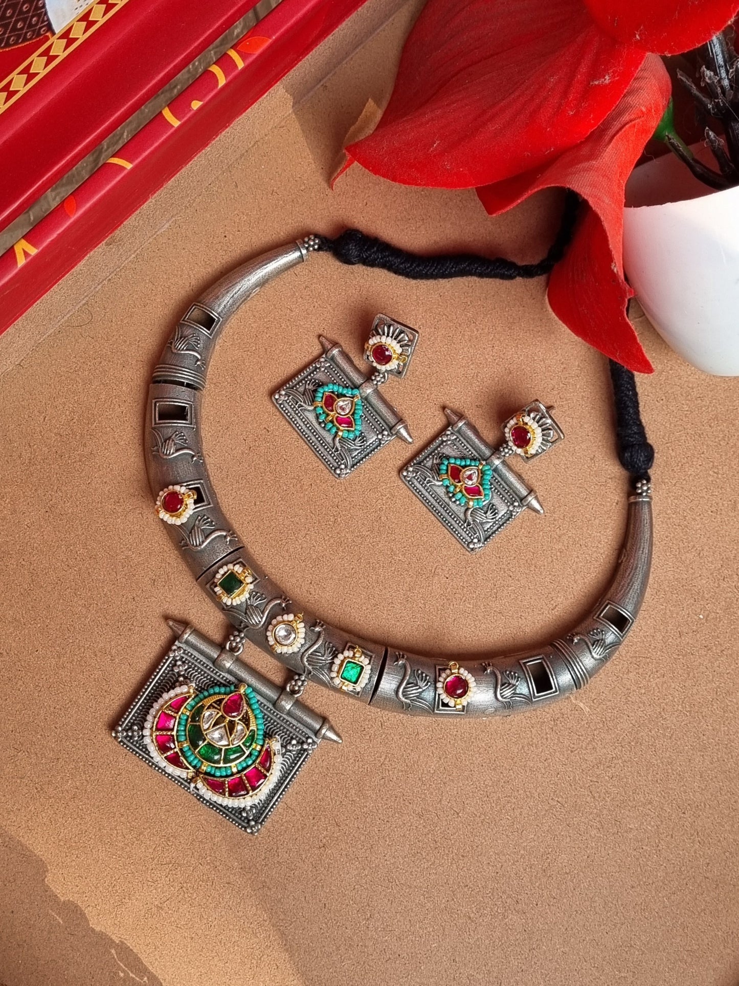 Pachi Kundan Fusion Brass Hasli Set