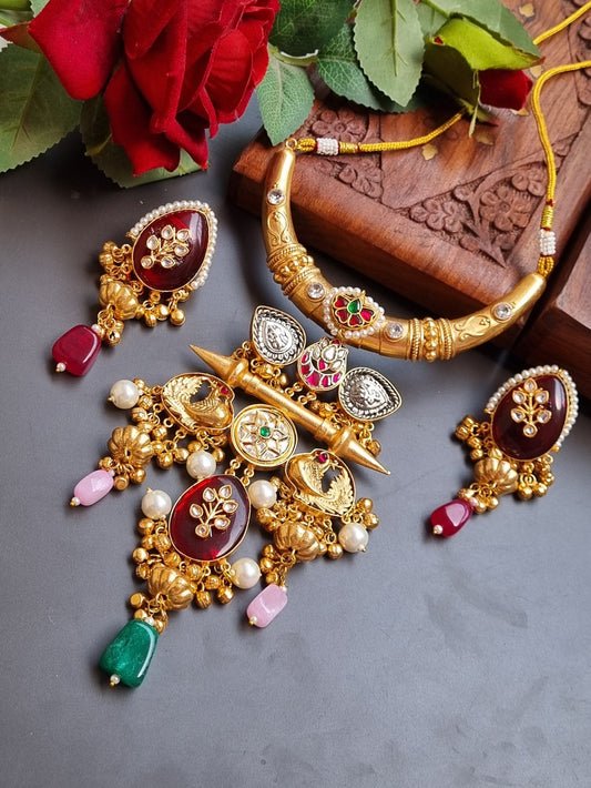 Fusion Pachi Kundan golden Hasli Set