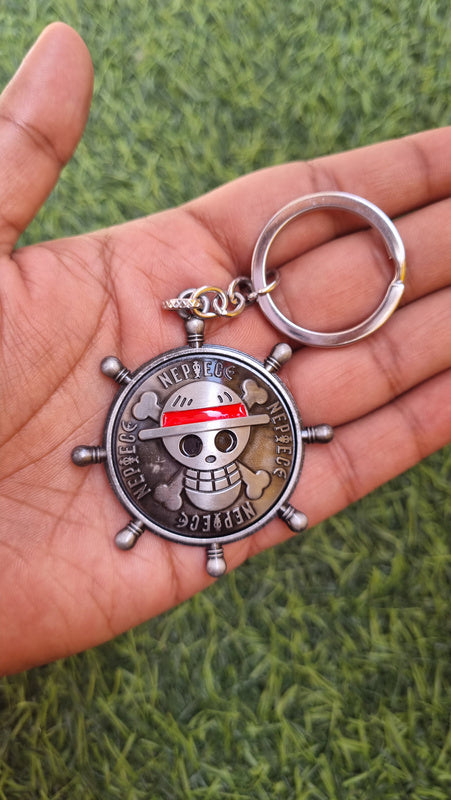 One-piece skull spinner keychain